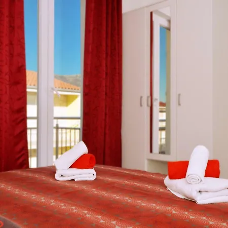 Lobster Apartment Split