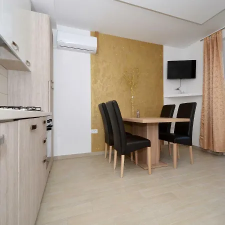 Apartment Lobster *