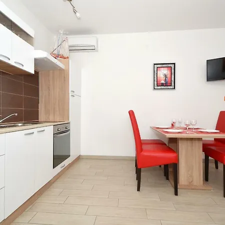 Lobster Apartment Split